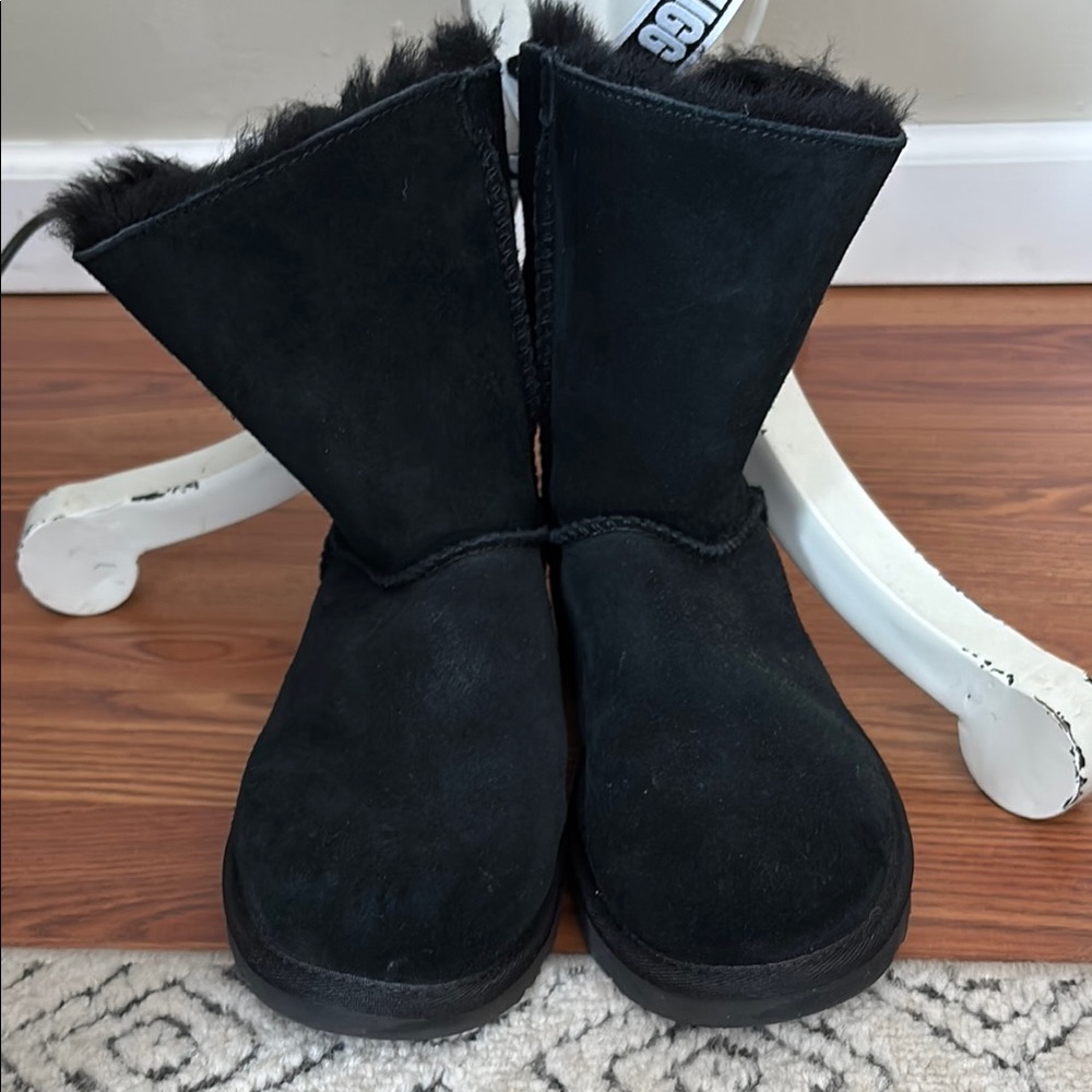 UGG women size 7 black Suede Boots